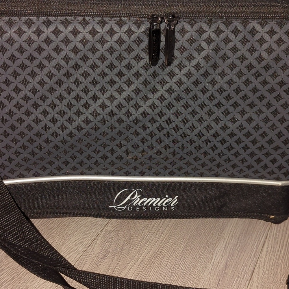 Premier Heavy Duty Nice Travel Bag - Picture 2 of 7